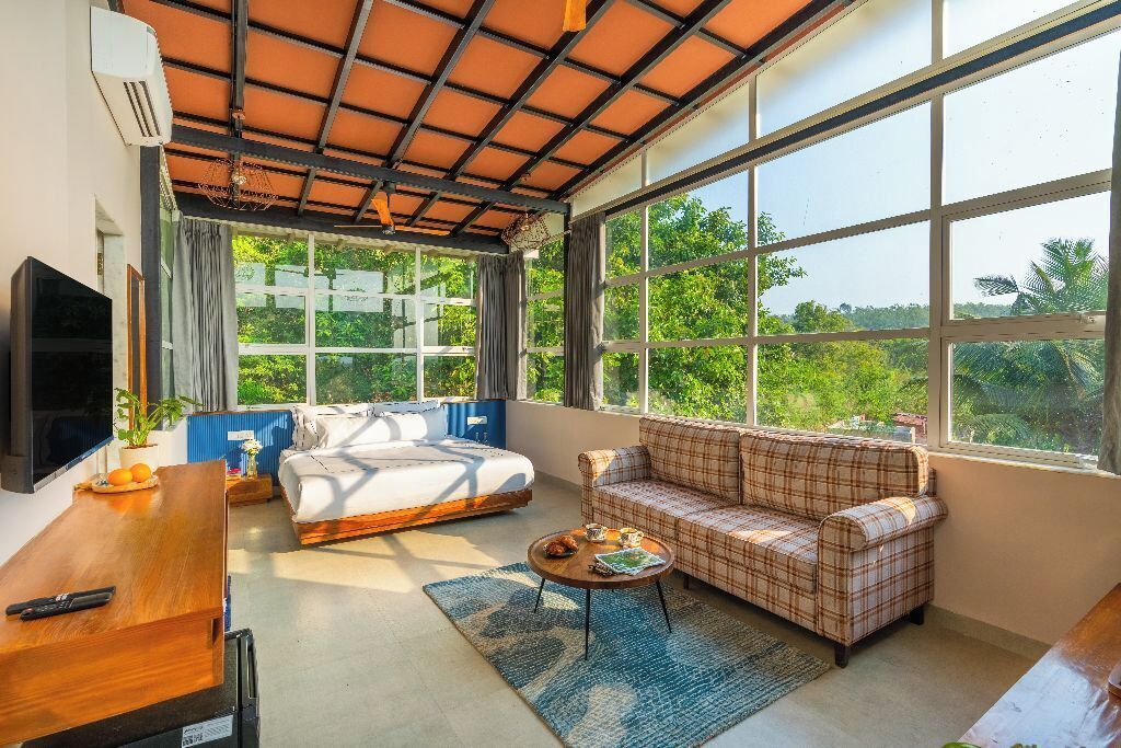 Luxury Quadruple Glass Room with Jacuzzi | セーフティボックス (室内)、防音設備、アイロン / アイロン台、WiFi (無料)