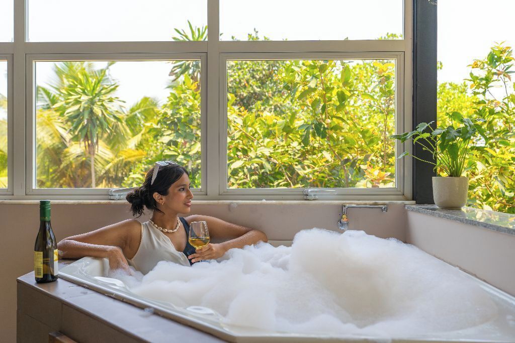 Luxury Quadruple Glass Room with Jacuzzi | 浴室