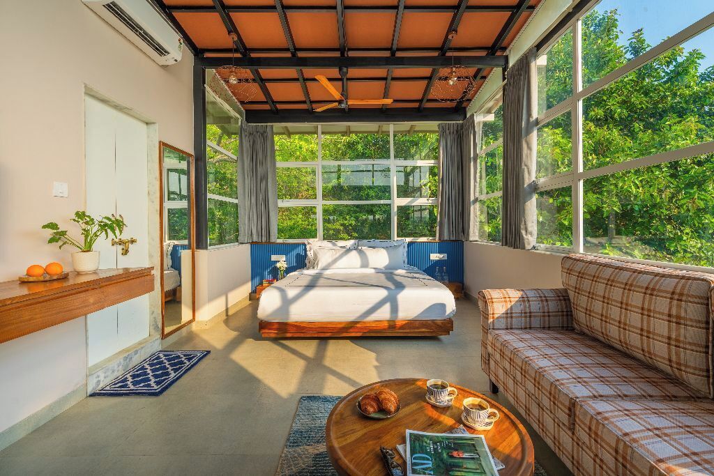 Luxury Quadruple Glass Room with Jacuzzi | In-room safe, soundproofing, iron/ironing board, free WiFi