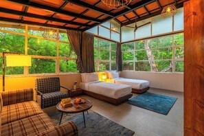 Luxury Quadruple Glass Room with Jacuzzi