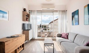 Living area - Apartment in Grau du Roi Near the Beach (Le Grau-Du-Roi)