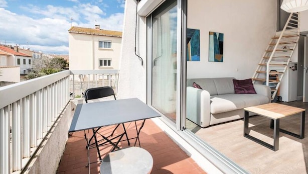 Outdoor dining - Apartment in Grau du Roi Near the Beach (Le Grau-Du-Roi)