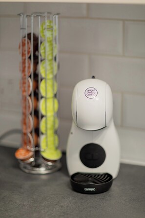 Coffee and/or coffee maker - 1 Bed Flat - Sleeps 4 - Pets - Parking - Wifi (London)