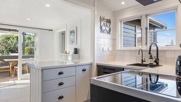 Mikrowelle, Ofen, Herdplatte, Geschirrspüler