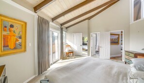 Desk, iron/ironing board, WiFi, bed sheets