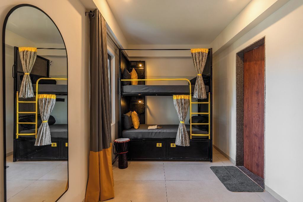 Economy slaapzaal, balkon, uitzicht op stad | Een strijkplank/strijkijzer, gratis wifi, beddengoed