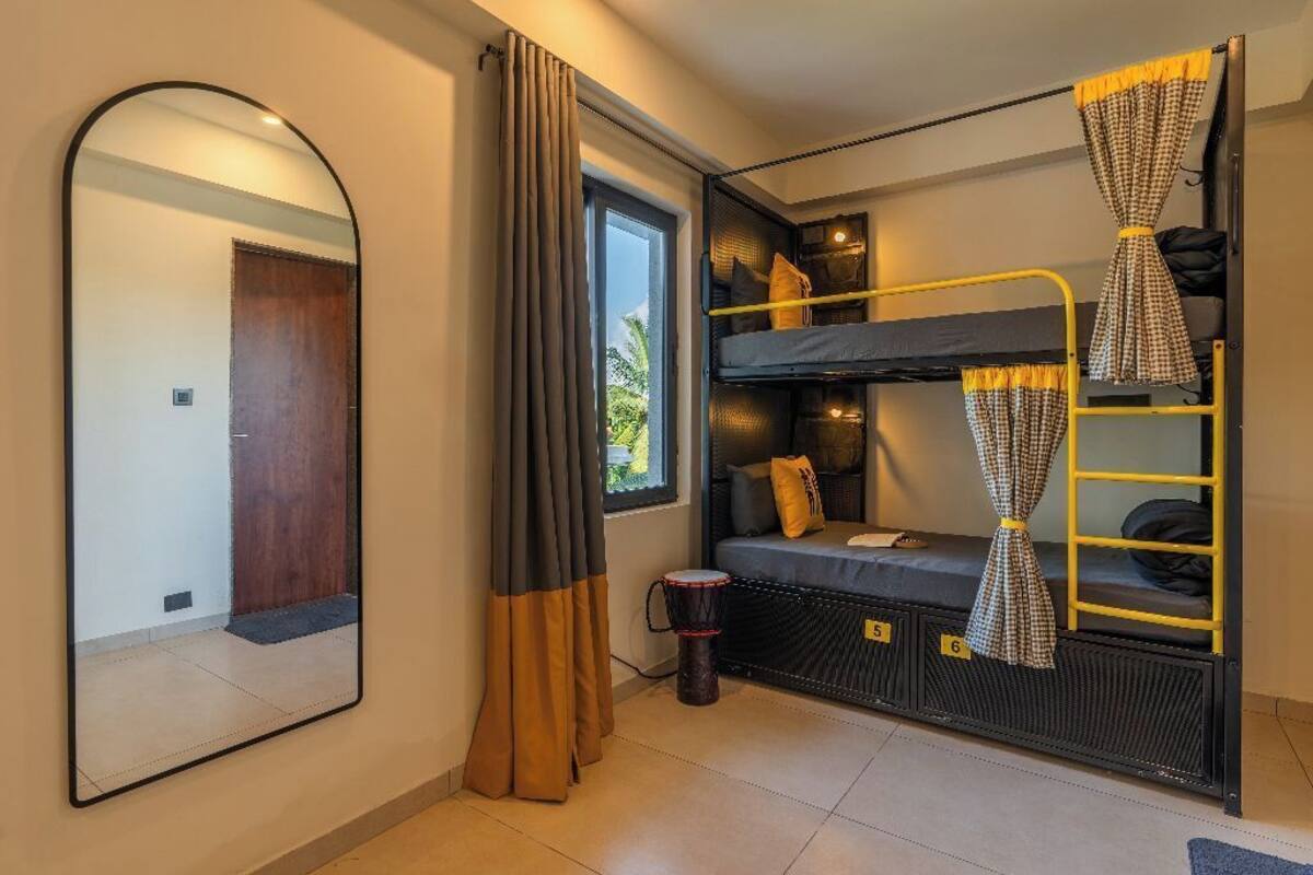 Dormitorio compartido Confort, balcón, vista a la ciudad | Lobby