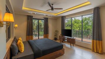 Superior Double Room with Jacuzzi and Balcony | Iron/ironing board, free WiFi, bed sheets