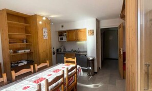 Dining - Apartment in La Chal Near Les Sybelles Slopes (Saint-Jean-d'Arves)