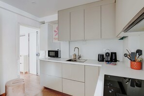 Căn hộ | Bếp riêng | Tủ lạnh, lò vi sóng, lò nướng, bếp nấu 