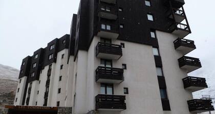 Renovated Studio Slopeside Balcony