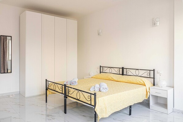 Apartment | 1 Schlafzimmer, laptopgeeigneter Arbeitsplatz, Bügeleisen/Bügelbrett