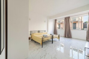 Apartemen | 1 kamar tidur, ruang kerja ramah laptop, dan setrika/meja setrika
