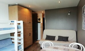 Living area - Pleasant Studio for 3 People With a Lovely View of Mont Blanc (Bourg-Saint-Maurice)
