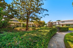 Property grounds - New Nobel Prize | Close To Shopping | Close To Fwy (Santa Ana)