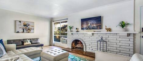 TV, fireplace