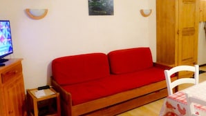 Unclassified image, 2 of 3, button - Studio Apartment With 2 Sleeping Alcoves for 4 People, West-facing (Valloire)