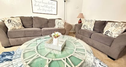 Charming 2-bedroom Gem! Bright 2BR, Pool, Dogs Welcome 30+ Day Stays. Wash/Dryer