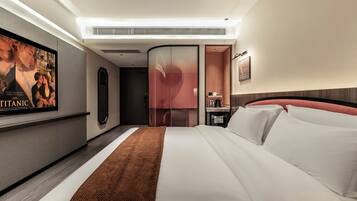 Escritorio, cortinas blackout y wifi gratis