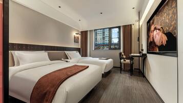 Camera Comfort con letto matrimoniale o 2 letti singoli | Una scrivania, tende oscuranti, Wi-Fi gratuito