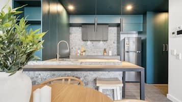 Apartment | Private kitchen | Cookware/dishes/utensils