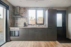 Private kitchen - Holiday Home by the Coast in Julianadorp (Julianadorp)