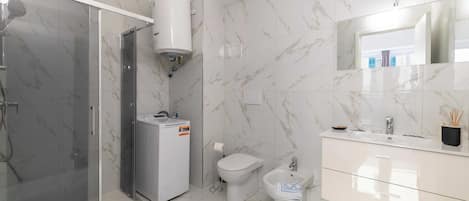 Apartment | Bathroom