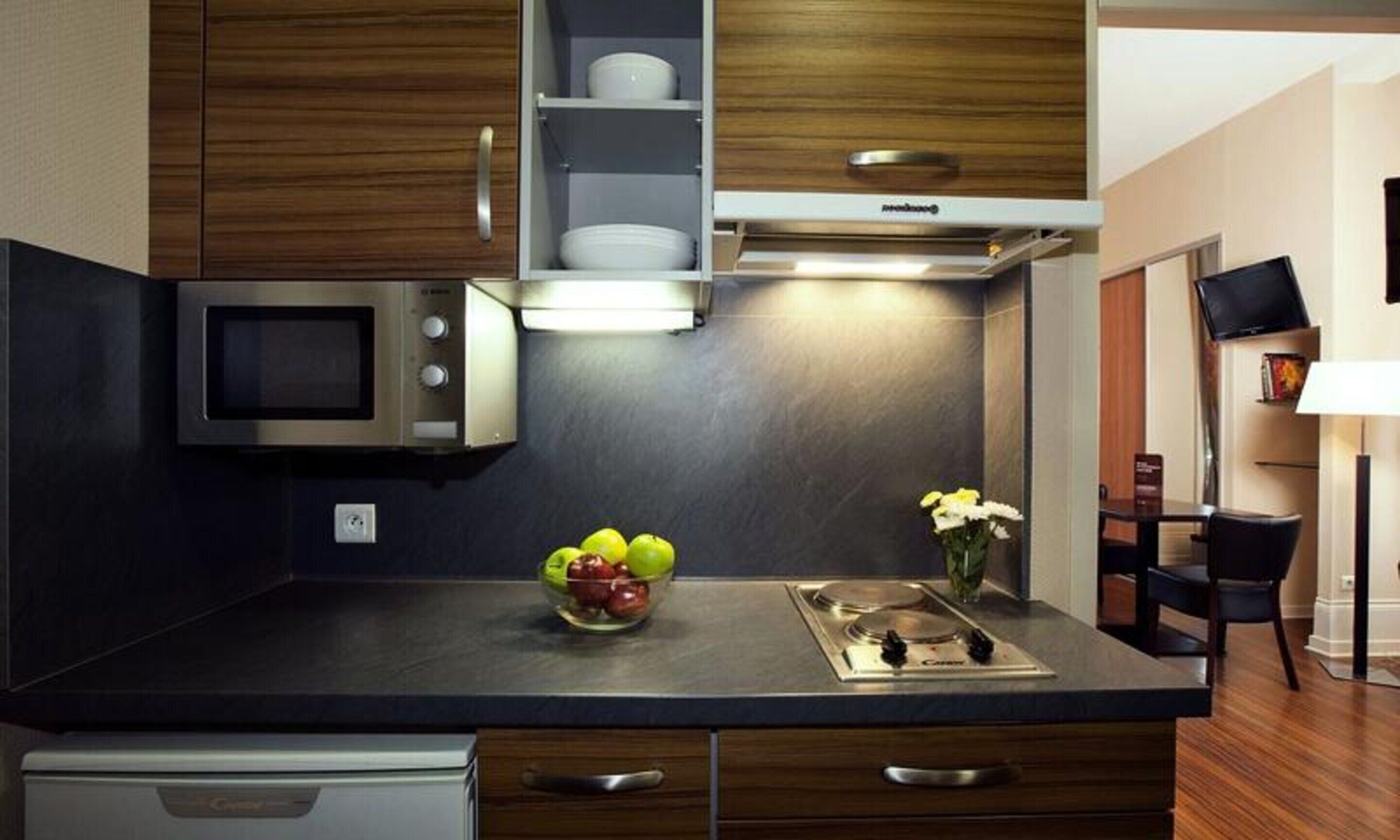 Apartemen | Dapur pribadi | Lemari es, microwave, oven, dan ketel listrik