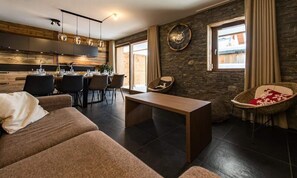 Living area - Luxury Apartment Sleeping 8 With Terrace in the Heart of the Village (Saint-Sorlin-d'Arves)
