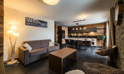 Luxury Apartment Sleeping 8 With Terrace in the Heart of the Village
