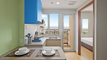 Apartment, 2 Bedrooms, City View | Dining room