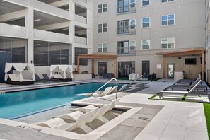 Pool - Modern 1BR Uptown + West Village + Free Parking + Near Katy Trail & Dining (Dallas)