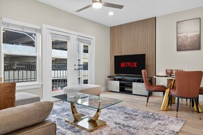 TV, fireplace - Modern 1BR Uptown + West Village + Free Parking + Near Katy Trail & Dining (Dallas)