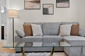 TV, fireplace - Modern 1BR Uptown + West Village + Free Parking + Near Katy Trail & Dining (Dallas)