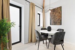 Dining - GuestReady - Beautiful City Hideout (Porto)