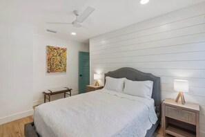 2 bedrooms, iron/ironing board, free WiFi, bed sheets - Seas the Day Jekyll Island (Jekyll Island)