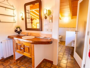Shower, hair dryer, towels - Villa Tito y Yaya · Private Pool & WiFi (Alcudia)