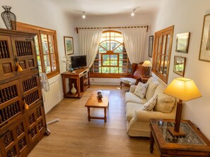 TV, stereo - Villa Tito y Yaya · Private Pool & WiFi (Alcudia)
