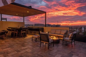 Outdoor dining - Sunshine | El Tezal Luxury Penthouse Condo Cabo (El tezal)