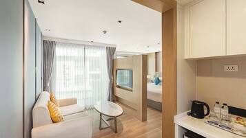 Studio, Balkon, Poolblick