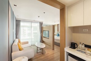 Studio, Balkon, Poolblick