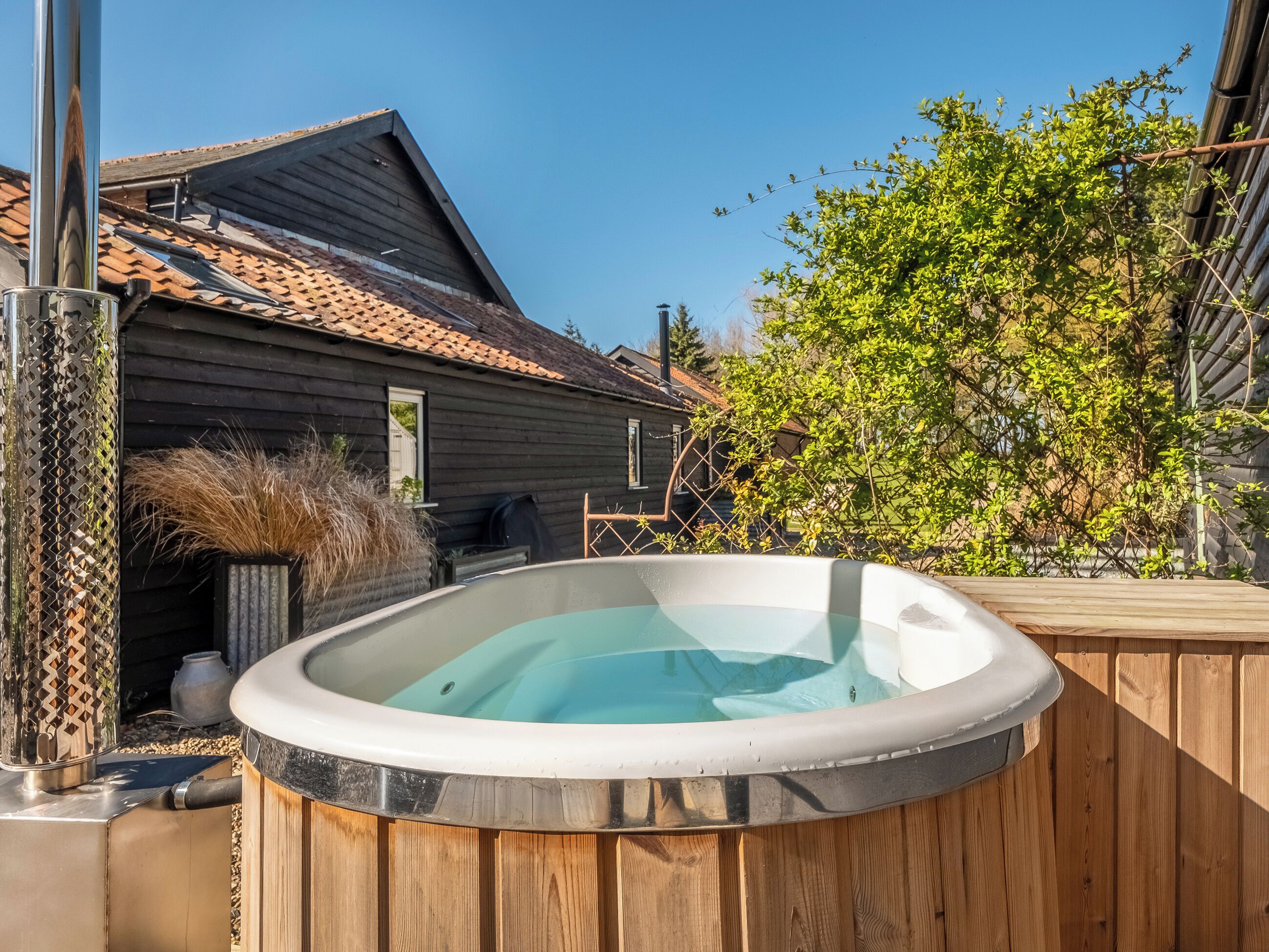 Outdoor spa tub