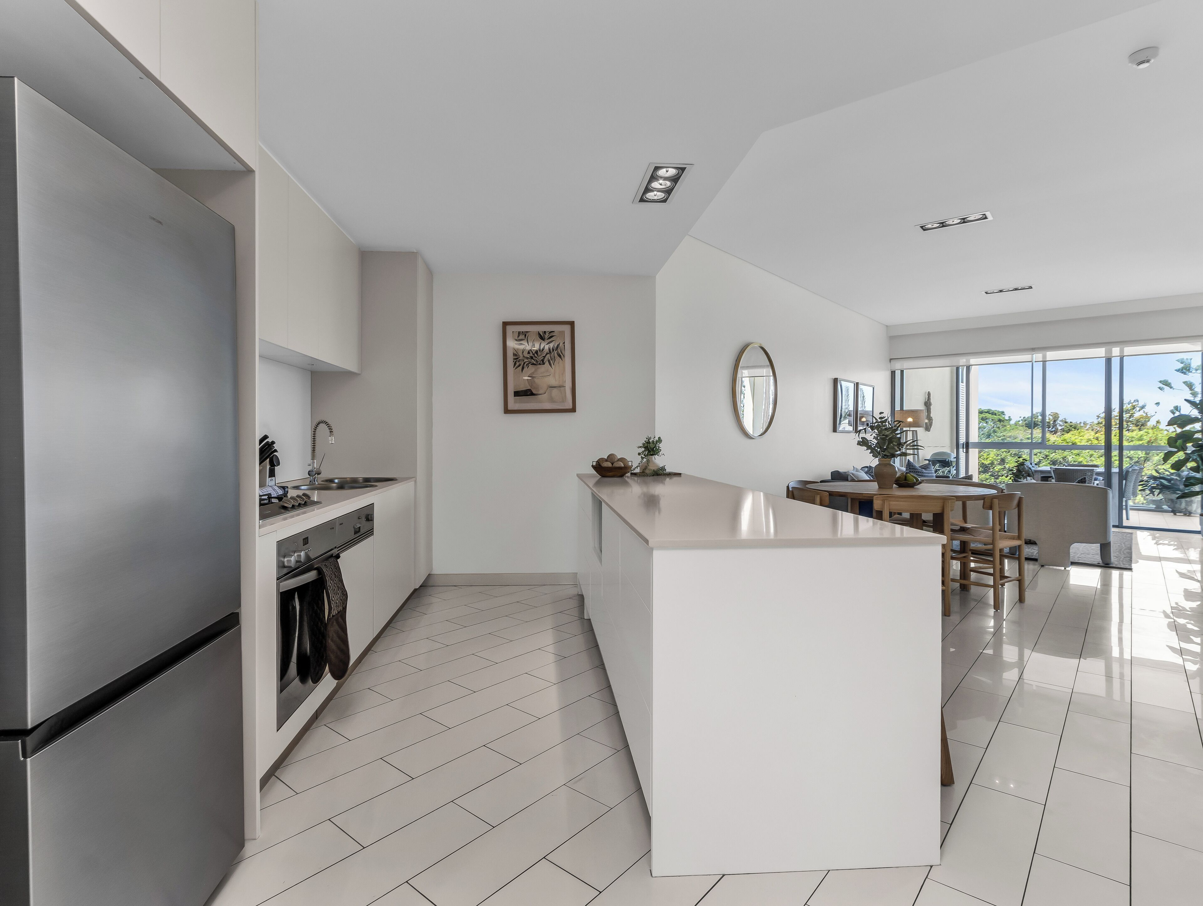Luxury Apartment, Balcony, Park View | Private kitchen | Fridge, microwave, oven, stovetop