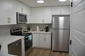 ميكروويف، فرن، موقد طهي مسطح، غسالة أطباق