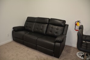 TV - 2bed(K/Q) 5 mins to South Health Campus- Mahogany Lake Community (Calgary)