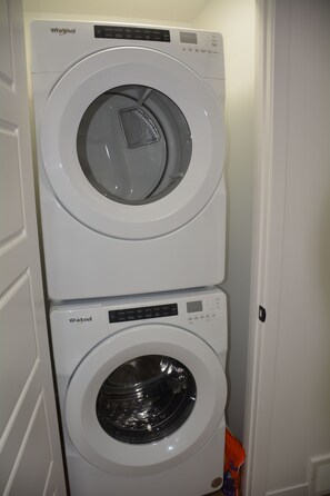 Interior - 2bed(K/Q) 5 mins to South Health Campus- Mahogany Lake Community (Calgary)