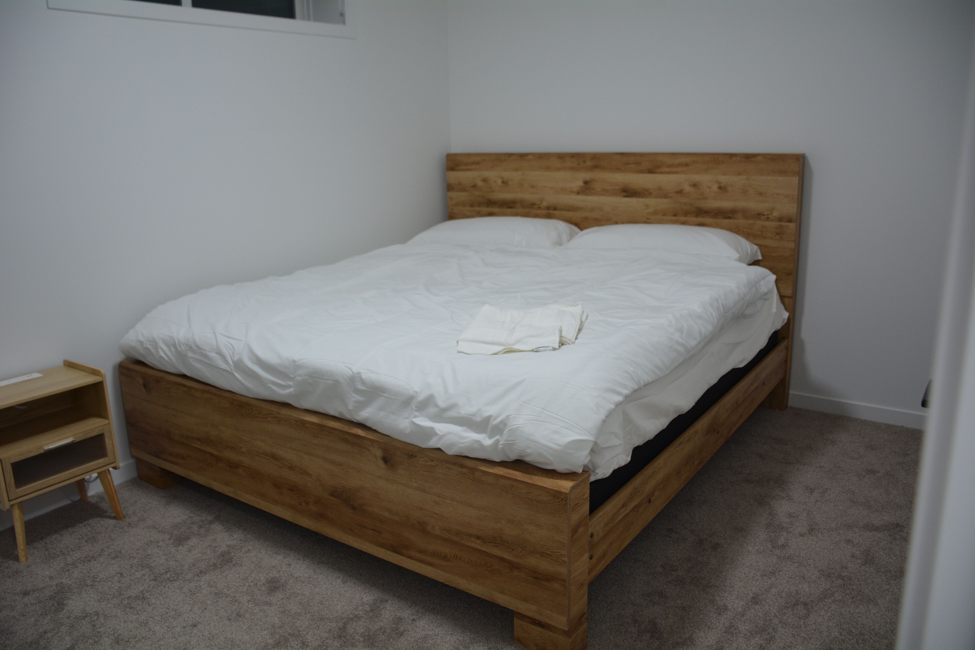 2 室のベッドルーム、アイロン / アイロン台、WiFi、ベッドシーツ