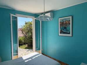 4 slaapkamers, een bureau, een strijkplank/strijkijzer, gratis wifi