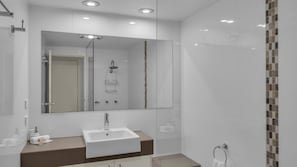 Shower - Tuscany Apartment 13 (Merimbula)