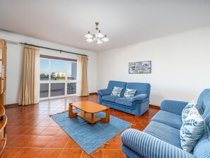 TV - Peaceful stay near the city center (Lagos)